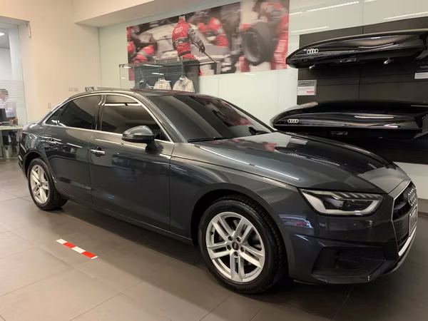 Audi A4 2023 Record de Agencia 