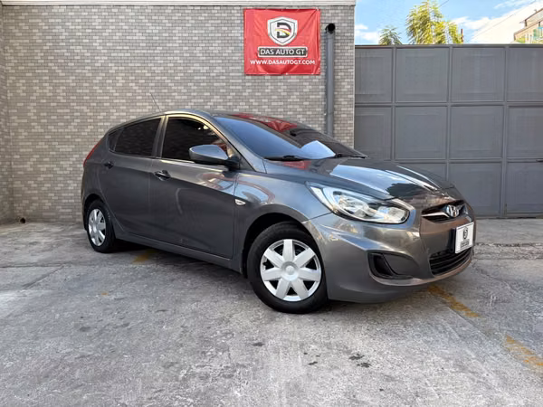 Hyundai Accent GLS de Agencia Modelo 2013
