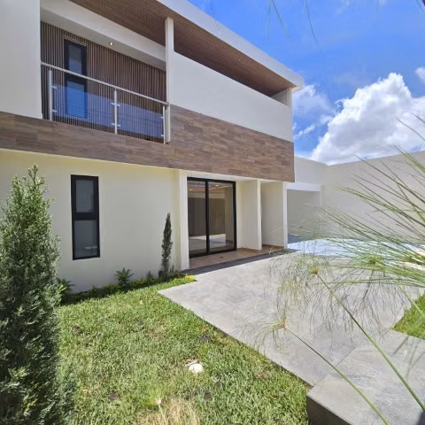 Casa Nueva en Renta Sector B1 San Cristóbal Z. 8 Mixco