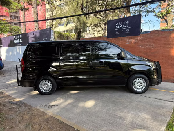 Pnel Hyundai H1 GL año 2021 de agencia