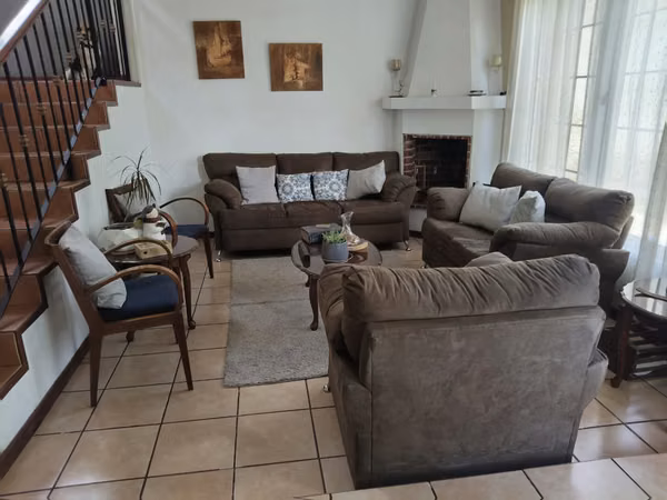 LINDA CASA EN RENTA EN PINARES DE SAN CRISTOBAL ZONA 8 DE MIXCO