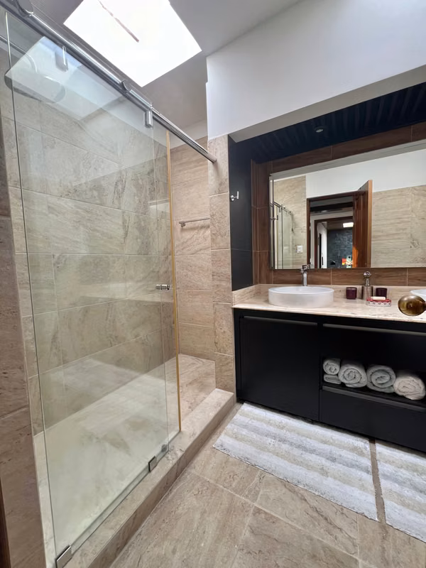 VENTA DE ESPECTACULAR VIVIENDA CON PISCINA DENTRO DE GARITA VH1, ZONA 15