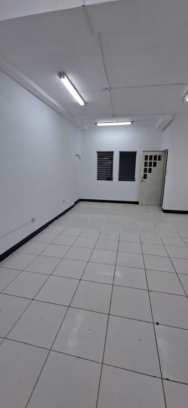 Oficina en Alquiler – La Cañada, Zona 14
