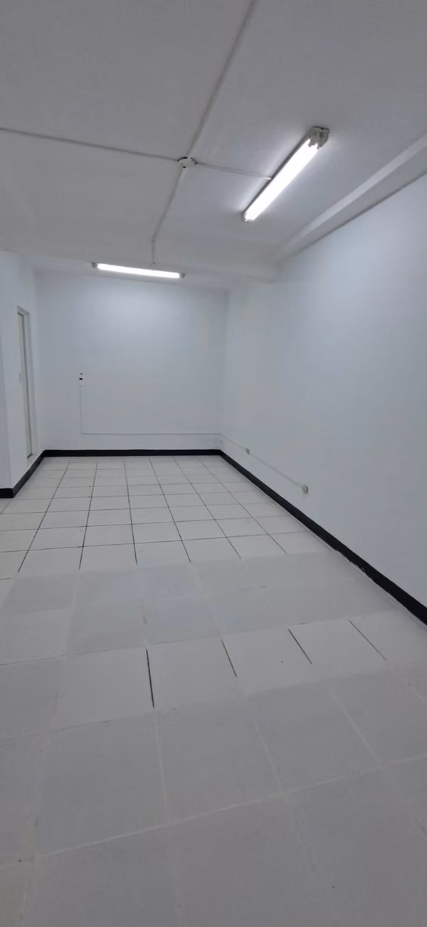 Oficina en Alquiler – La Cañada, Zona 14