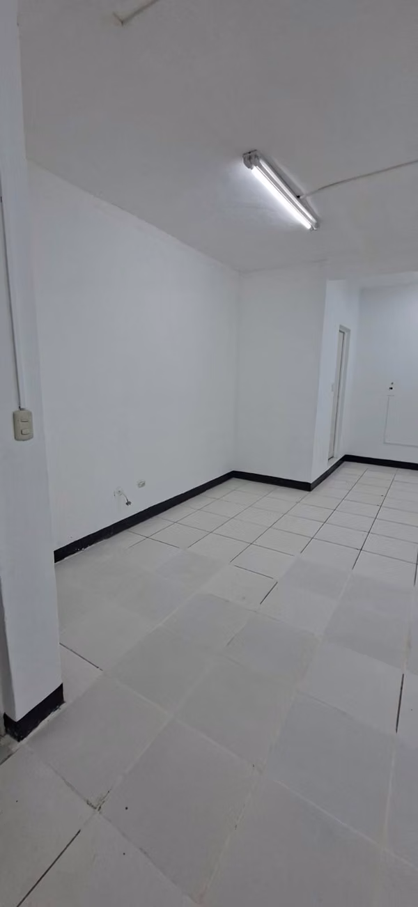 Oficina en Alquiler – La Cañada, Zona 14
