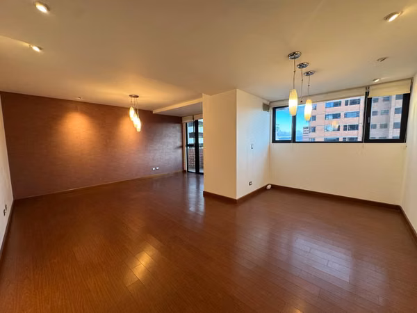 APARTAMENTO EN RENTA EN TORRE CONDESA ZONA 14 CON A/C Y BODEGA
