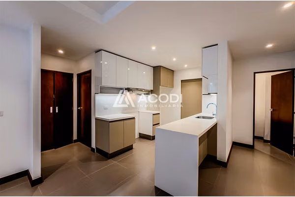 Apartamento con jardín en zona 13