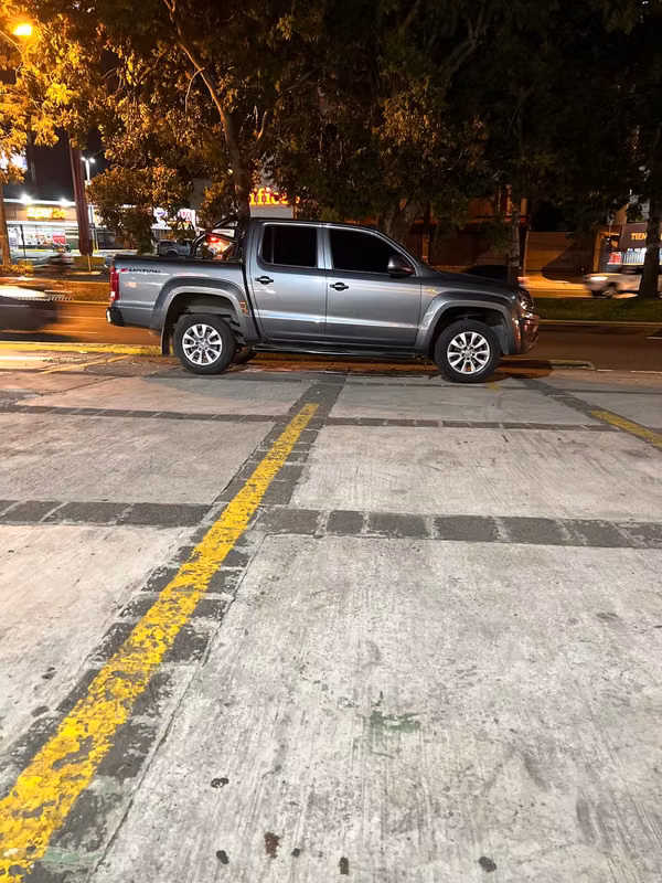 Amarok 2.0 BI turbo Confortline Gris Policromado