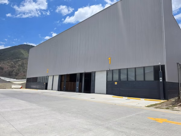 BODEGA  EN RENTA UBICADA EN AMATITLÁN – DE 4,450 m²