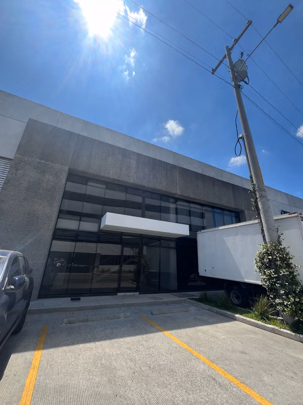 BODEGA EN RENTA DE 488 M2 EN CENTRO DE NEGOCIOS LA PAZ 