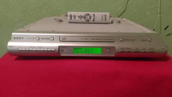 VENDO RADIO SONY FM CON CD INCORPORADO DIGITAL 