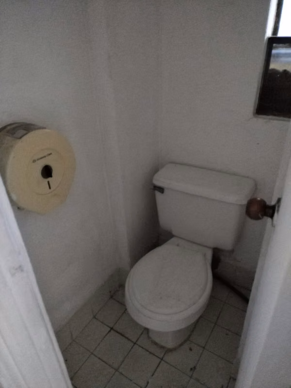 Local Commercial rent z. 11 with excellent location