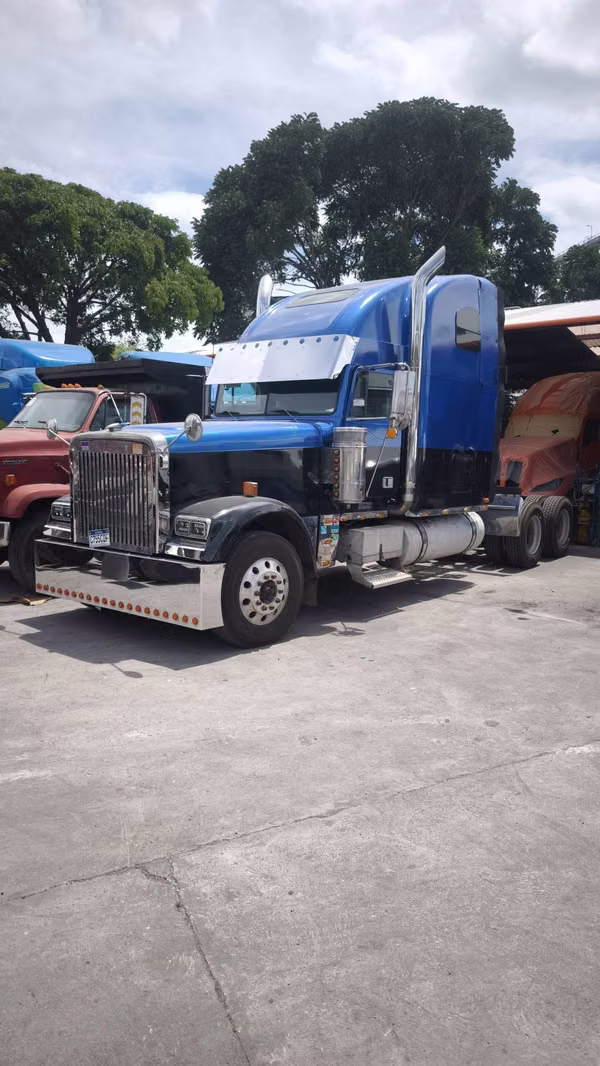 Classic Freightliner XL Model 2004 Motor Caterpillar C13 Case of 13 Recent Engine Brake Entry