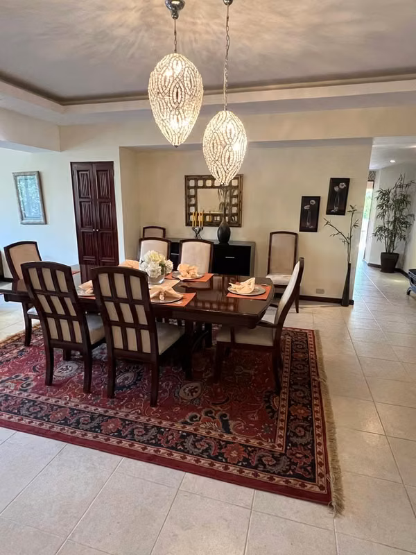 Apartamento Remodelado en Edificio Bonaire zona 14 | Nivel bajo con 3 Habitaciones + servicio