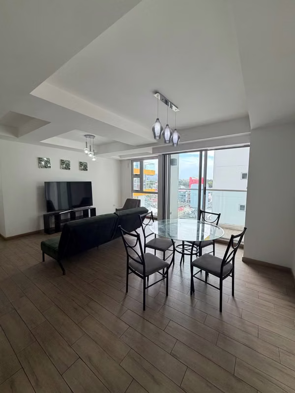 ¡Exclusivo Apartamento Semi Amueblado en CityHaus Zona 10 con Vista!
