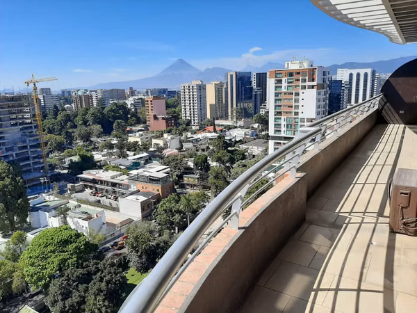 SPECTACULAR PENTHOUSE IN RENT AREA 10