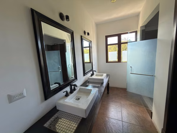 Renta de Amplio Apartamento en Albereda de la Española Muxbal | 3 Habitaciones completas + servicio