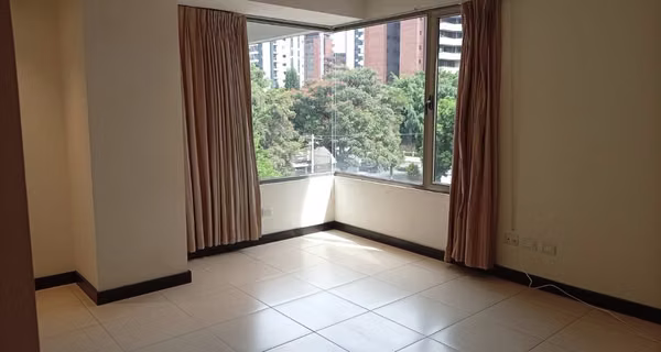 Apartamento en Renta Zona 14 | 1 Dormitorio | Balcón | 1 Parqueo | Cerca La Noria
