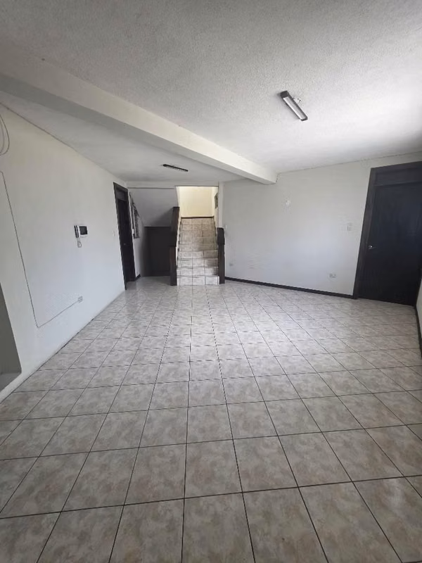 Propiedad para Residencia o Inversión en Zona 7, dentro de Garita