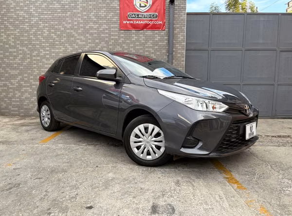 Toyota Yaris E de Agencia Modelo 2023