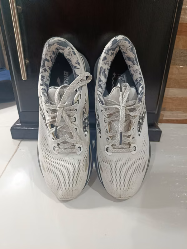 Correr's Tennis Brooks Levitate Size 10 US / 42 EUR Original