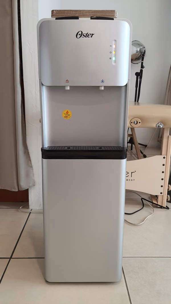 Oster, Dispensador de agua fría y caliente, Color Plata