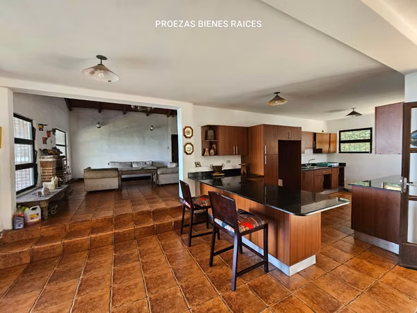 Casa en venta con vista al lago de amatitlan!