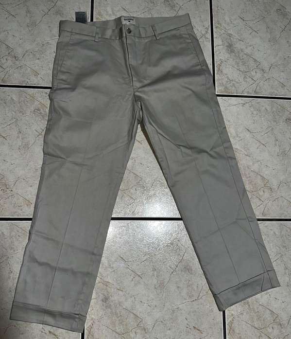 PANTALÓN CHINO - MARCA: DOCKERS - SLIM FIT – NUEVO - ORIGINAL - COLOR: KHAKI