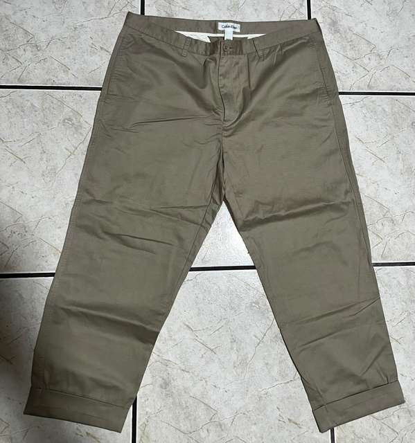 PANTALÓN CHINO - MARCA: CALVIN KLEIN – NUEVO - ORIGINAL - COLOR: KHAKI - TALLA: 38 X 32