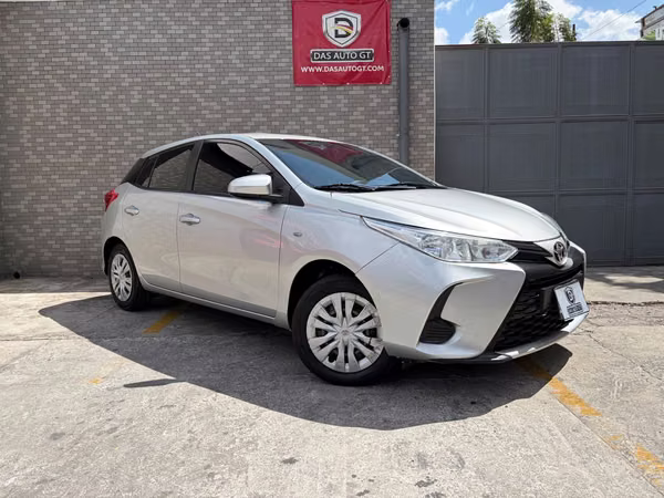 Toyota Yaris E de Agencia Modelo 2023