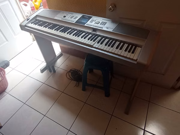 TECLADO YAMAHA DGX 505