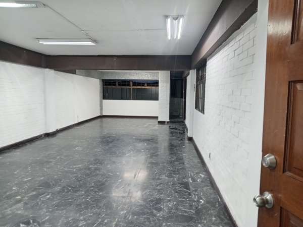 Oficina en Zona 10
