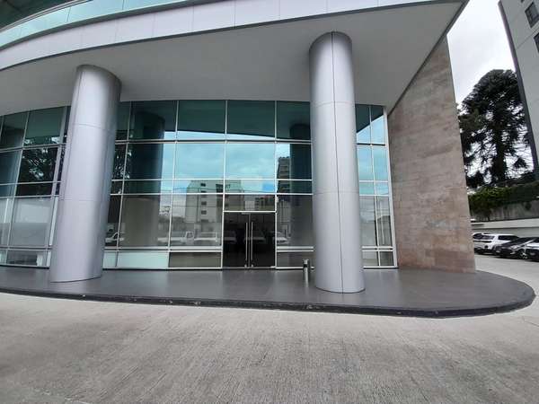 LOCAL FOR SALE INSIDE BUILDING, AREA 15