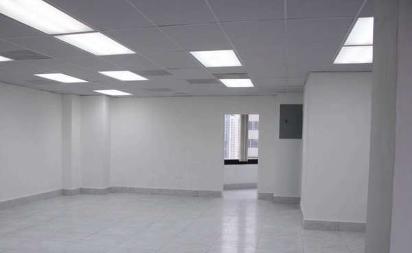 Oficina en Zona 10