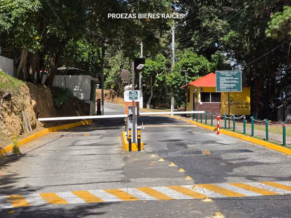 Km 19.5 Inter-American Road, Las Hojarasas, married for sale