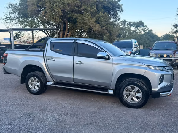 MITSUBISHI L TURBO DIESEL AUTOMÁTICO
