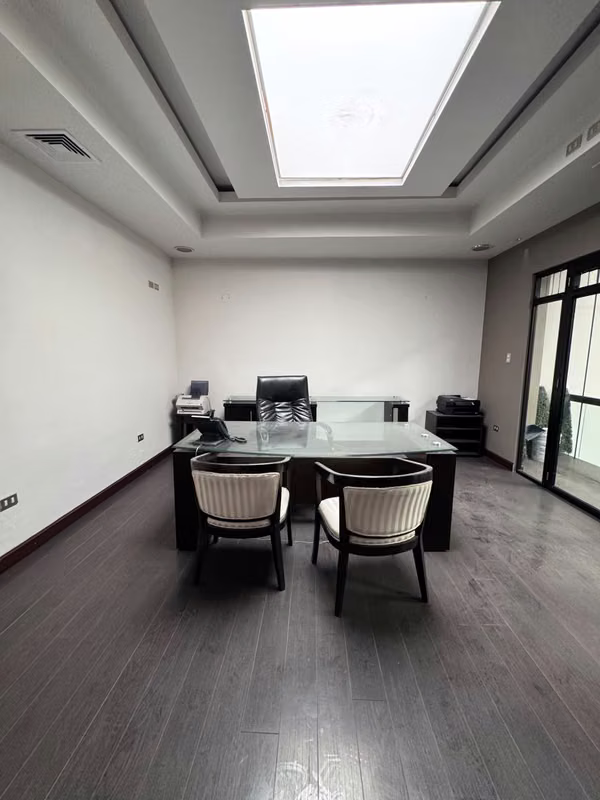 BUILDING IN RENT IN AREA 13 EXCELLENT LOCATION