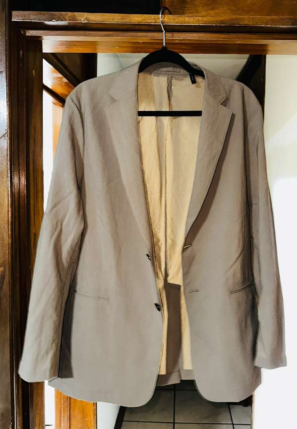 SACO - MARCA: THEORY - PERFORMANCE – NUEVO - ORIGINAL - TALLA: 44 - COLOR: KHAKI