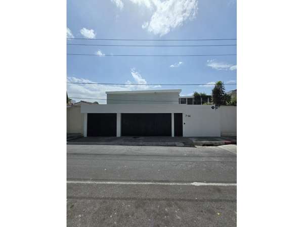  CASA EN RENTA – 4 HAB + JARDÍN  | SECTOR LA VILLA | ZONA 14