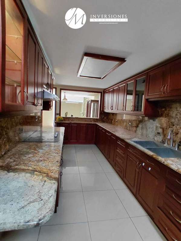 4 bedroom rental house in area 10