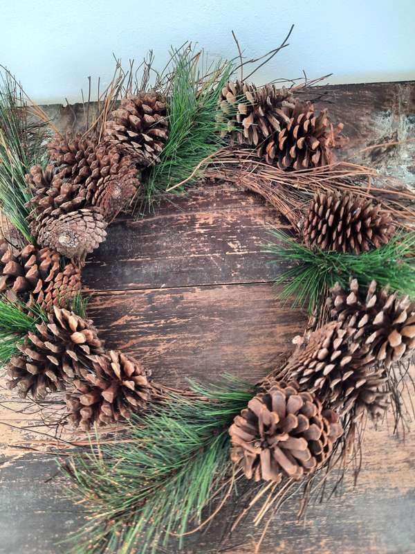 Autumn crown used natural pineapples