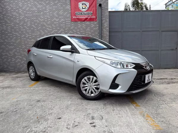 Toyota Yaris E de Agencia Modelo 2023
