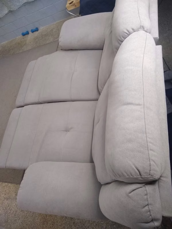 Reclinable sofa for two people