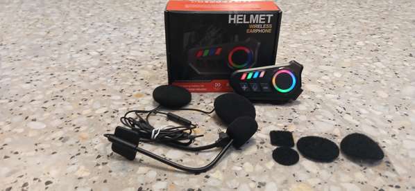 bluetooth intercom with rigid and soft microphone