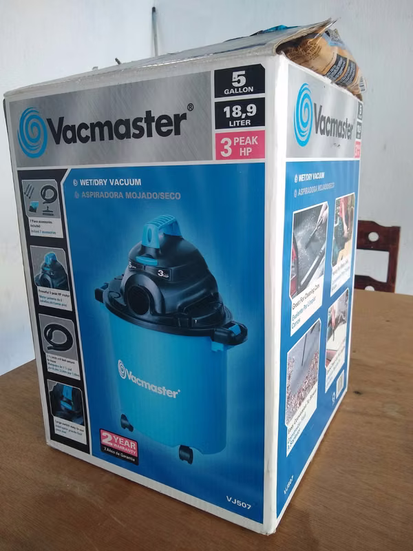Multi-use vacuum cleaner