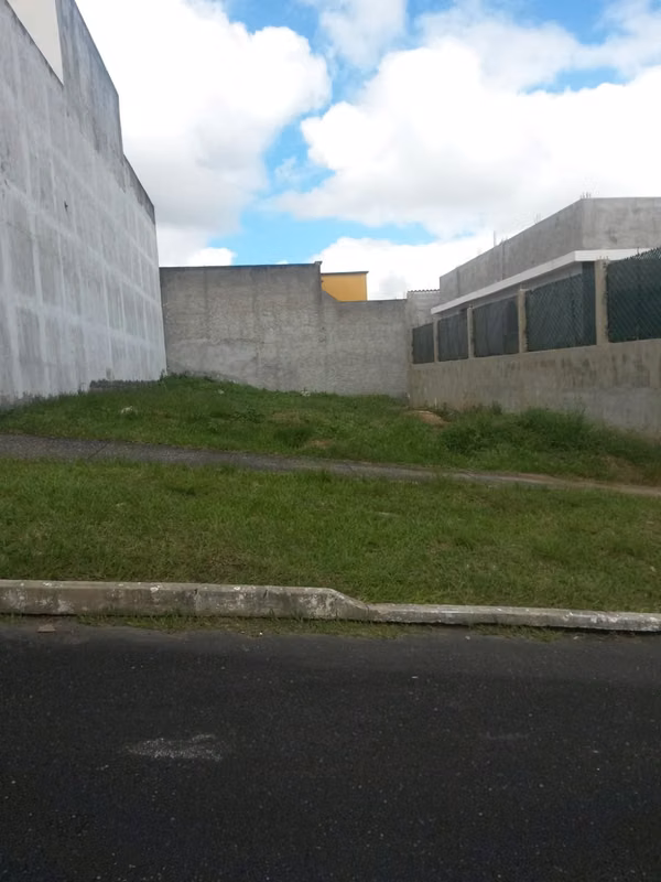 Hermoso terreno en Puerta de Hierro, frente al área verde