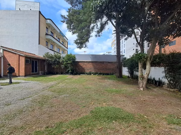 COMMERCIAL HOUSE IN RENT - AREA 10 (J)