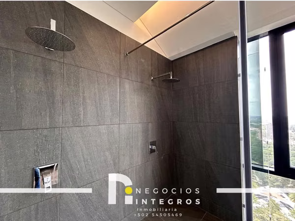 SPECTACULAR TWO-LEVEL PENTHOUSE FOR SALE – OAKLAND, ZONE 10