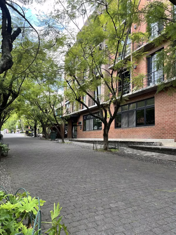 APARTAMENTO AMUEBLADO EN RENTA – EDIFICIO CUATRO36, ZONA 4