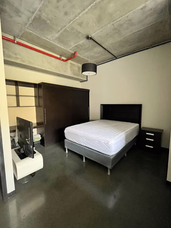 APARTAMENTO AMUEBLADO EN RENTA – EDIFICIO CUATRO36, ZONA 4